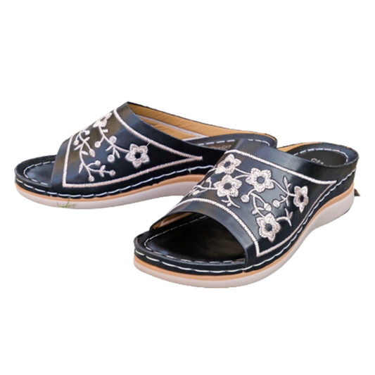 Geborduurde sandalen met bloemen