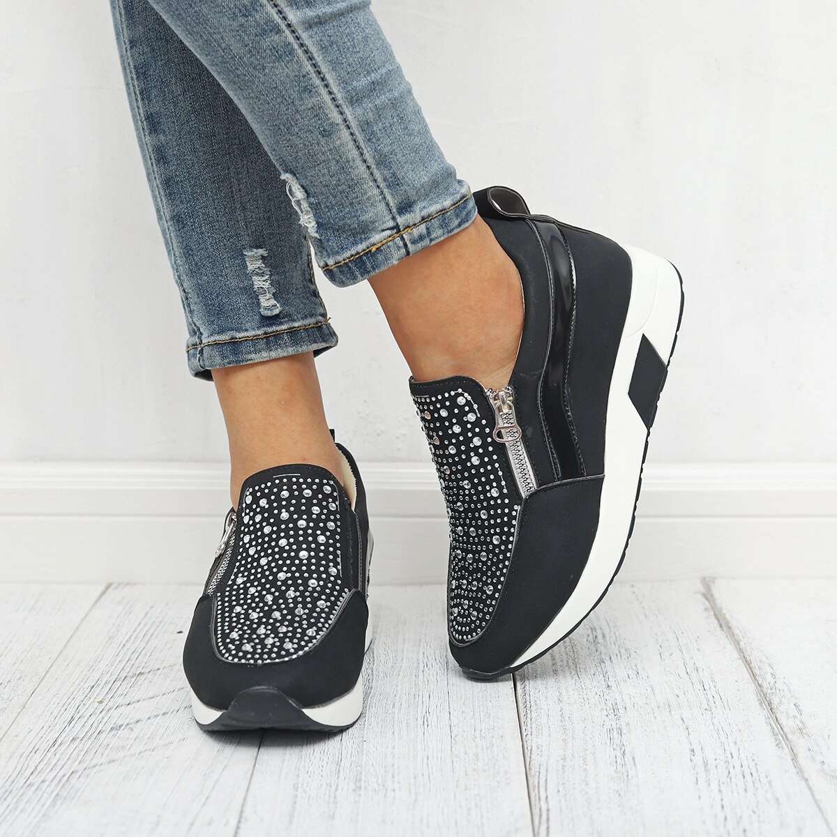 Elegante en gedetailleerde ondersteunende sneakers