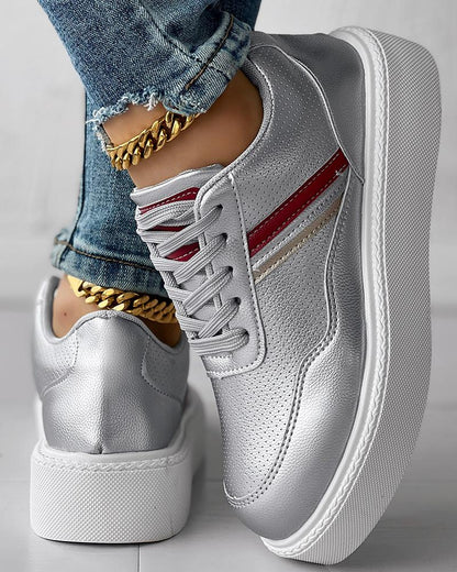 Elegante en gedetailleerde ondersteunende sneakers