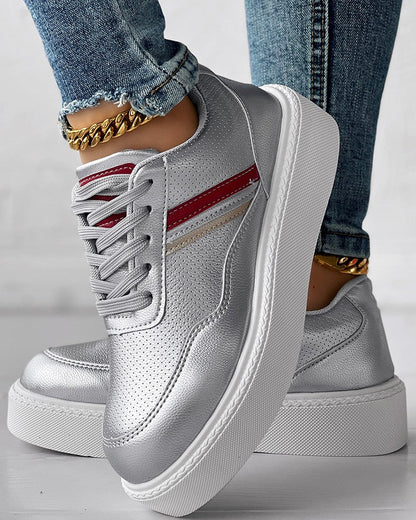 Elegante en gedetailleerde ondersteunende sneakers