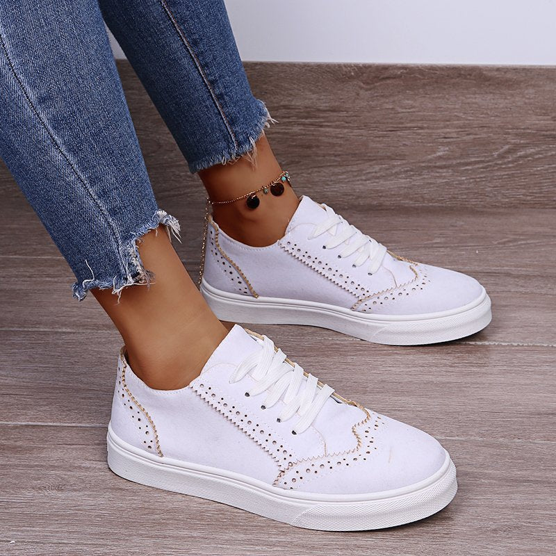 Elegante en gedetailleerde ondersteunende sneakers