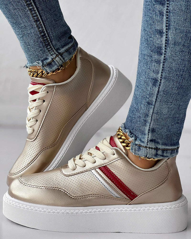 Elegante en gedetailleerde ondersteunende sneakers