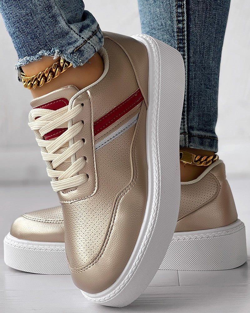 Elegante en gedetailleerde ondersteunende sneakers