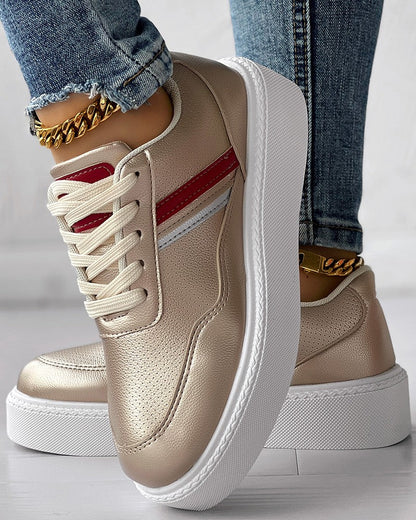 Elegante en gedetailleerde ondersteunende sneakers