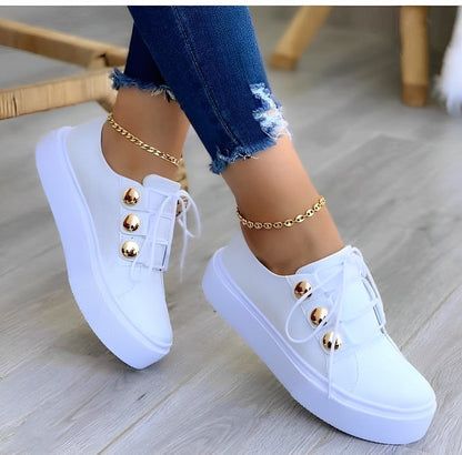 Elegante en gedetailleerde ondersteunende sneakers