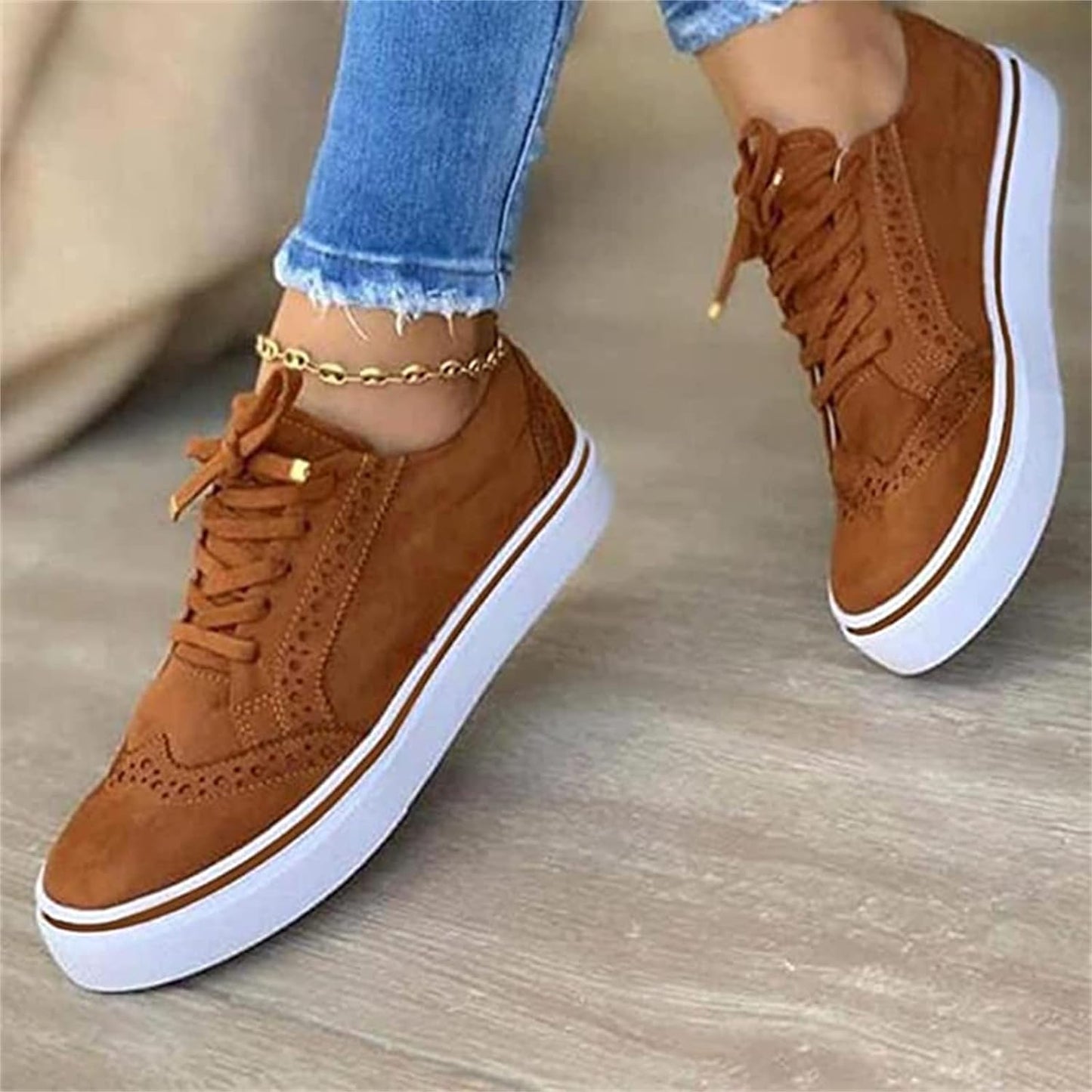 Elegante en gedetailleerde ondersteunende sneakers