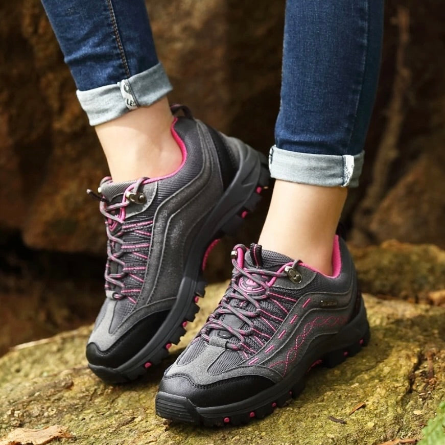 Women's trekking trainers