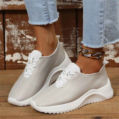 Elegante en gedetailleerde ondersteunende sneakers