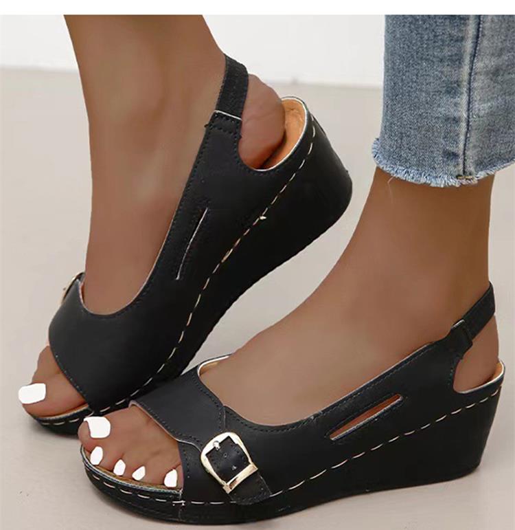 Casual en klassieke sandalen met lage sleehak