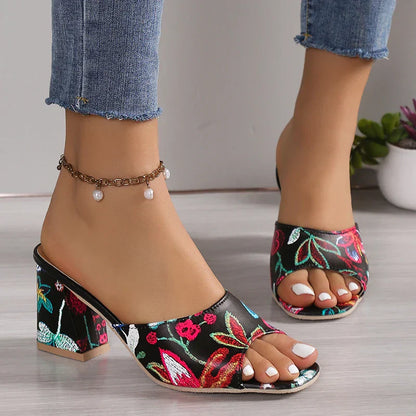 Sandalen met open teen en modieuze print