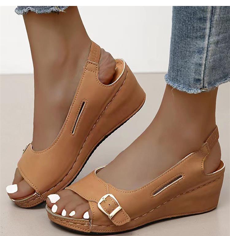 Casual en klassieke sandalen met lage sleehak