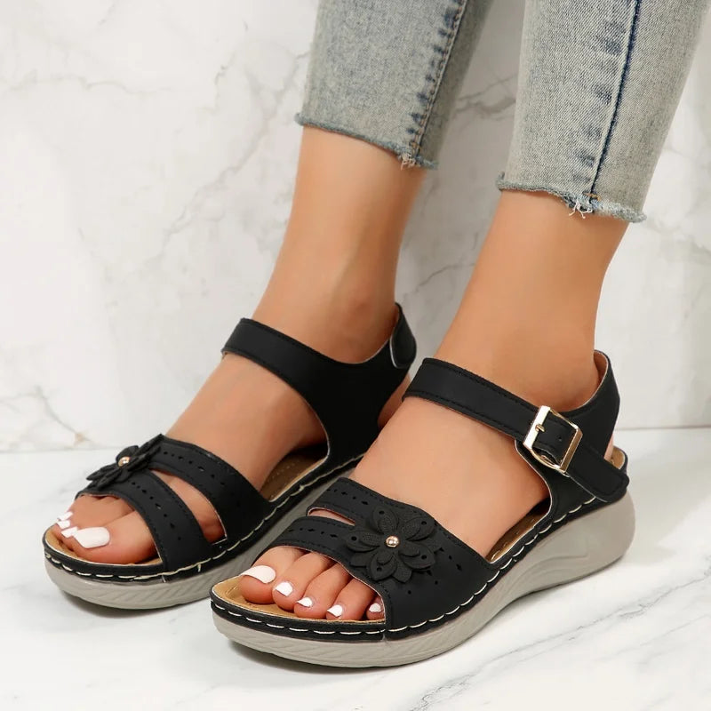 Buckle open teen, wedge strandsandalen