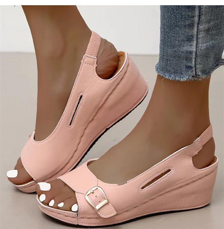 Casual en klassieke sandalen met lage sleehak