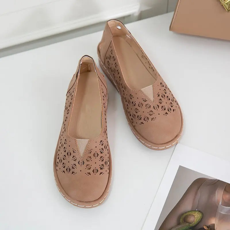 Elegante Slip-on Loafers met Hol Patroon