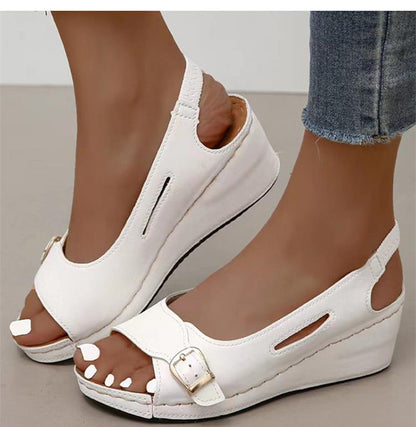 Casual en klassieke sandalen met lage sleehak