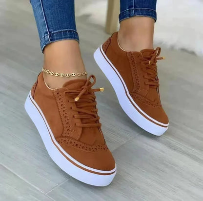 Elegante en gedetailleerde ondersteunende sneakers