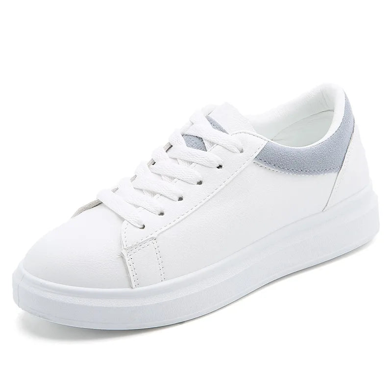 Moderne en trendy witte sneakers