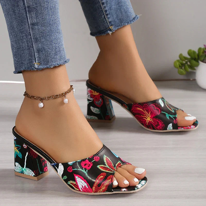 Sandalen met open teen en modieuze print