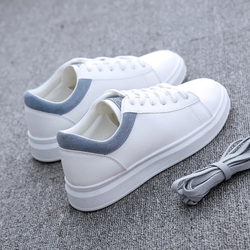 Moderne en trendy witte sneakers