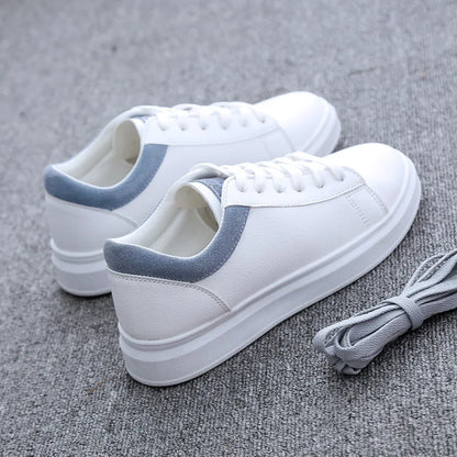 Moderne en trendy witte sneakers