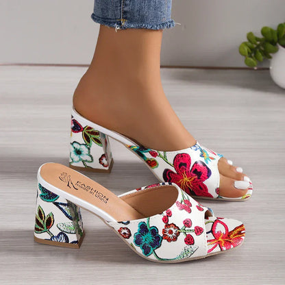 Sandalen met open teen en modieuze print