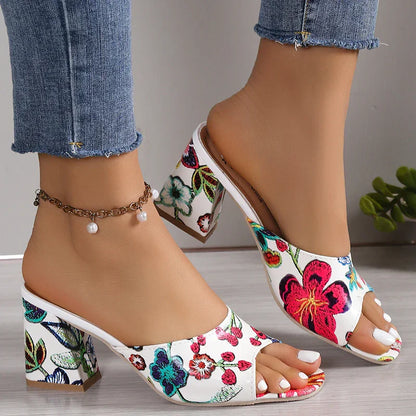 Sandalen met open teen en modieuze print