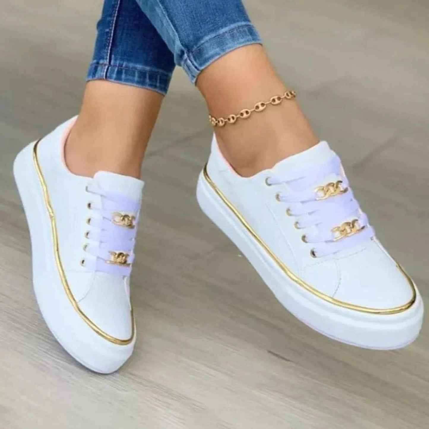 Elegante en gedetailleerde ondersteunende sneakers